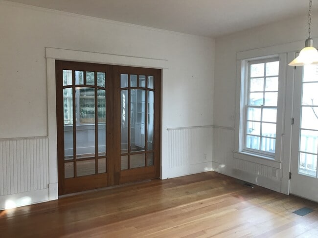 Building Photo - Large, Centrally Located Craftsman Home in...