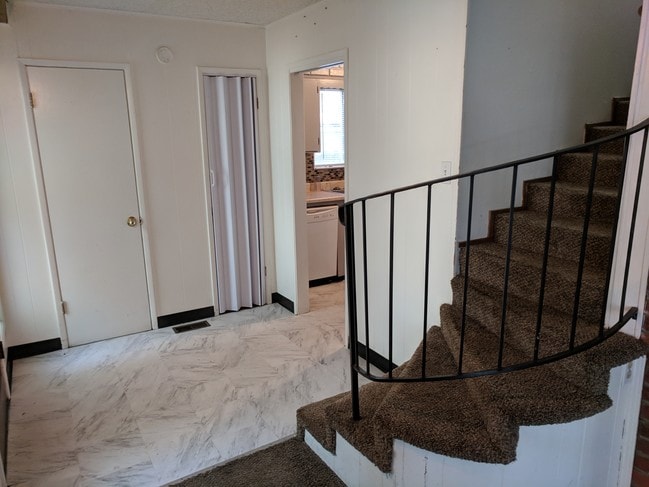 Building Photo - 2518 Knox Ave