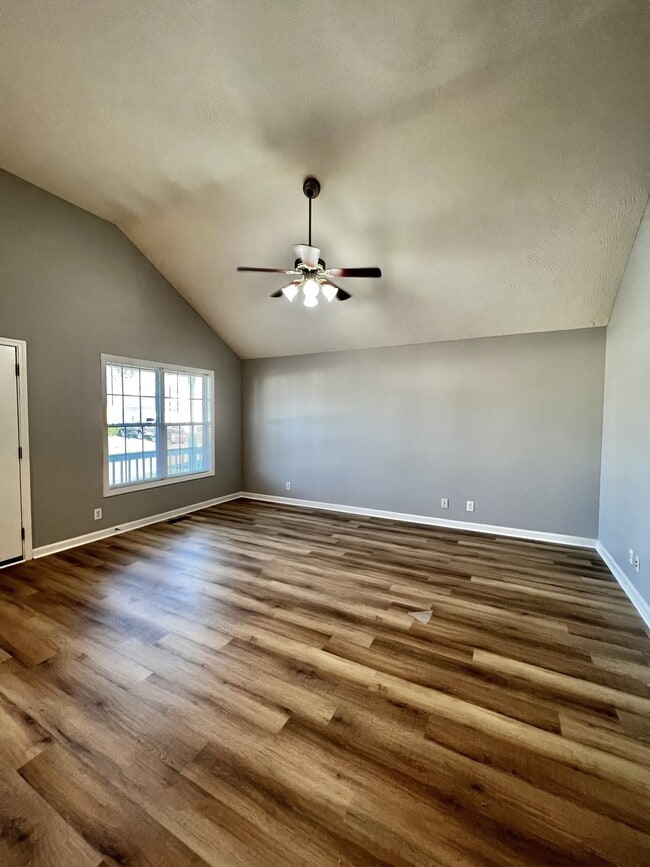 Building Photo - 3444 Fox Run Dr. Clarksville, Tn 37042