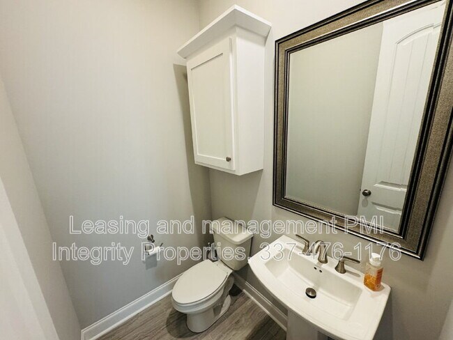 Building Photo - 113 Oak Village Dr