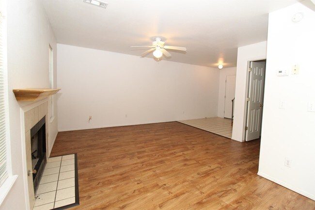 Building Photo - 1006 N Molly Ct