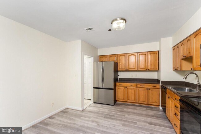 Building Photo - 3713 S George Mason Dr