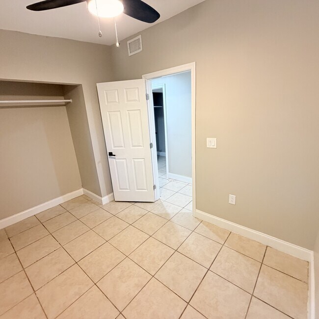 Building Photo - 2245 17th Ave S