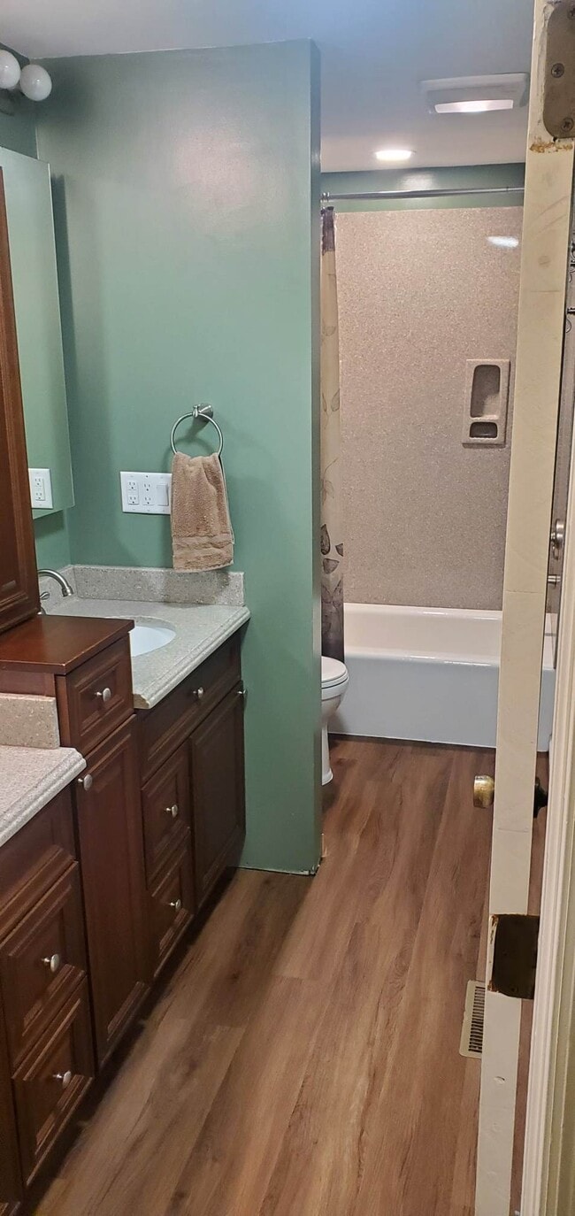 Building Photo - 2032 Meadowside Ln