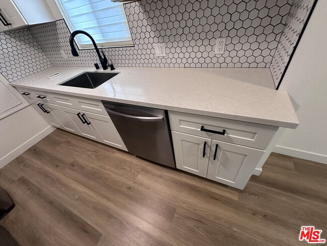 Building Photo - 314 S Clark Dr