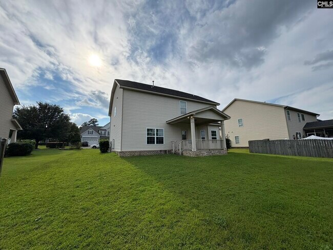 Building Photo - 137 Rossmore Dr