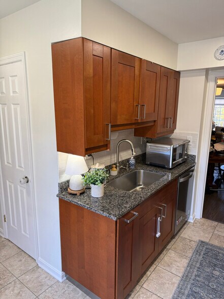 Building Photo - 1220 Brunswick Ct