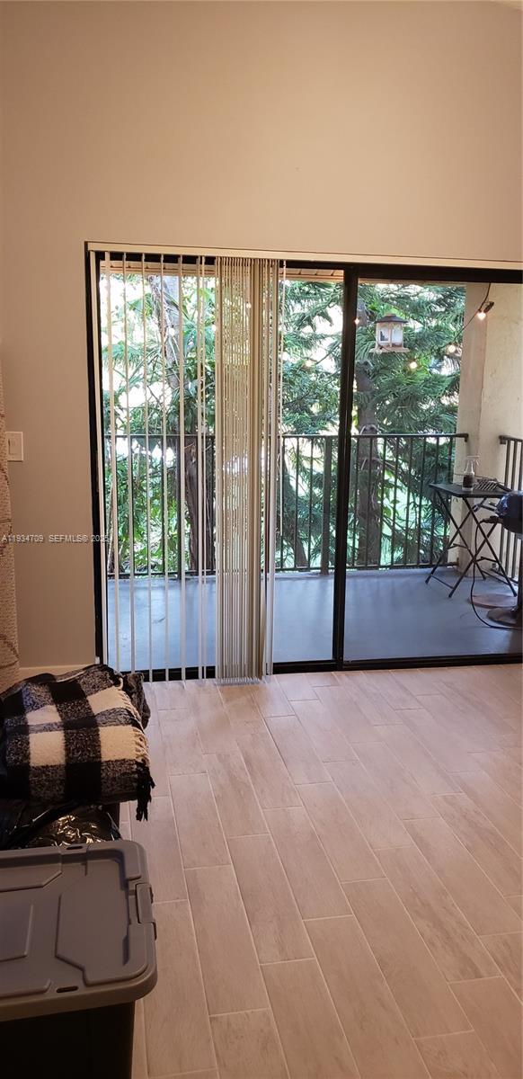 Building Photo - 9999 Summerbreeze Dr