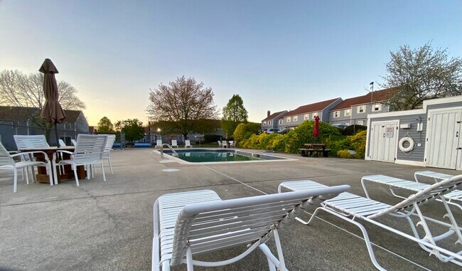 Building Photo - C3 Franklin Square