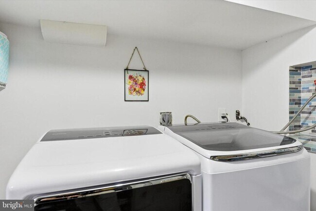 Building Photo - 1378 4th St SW