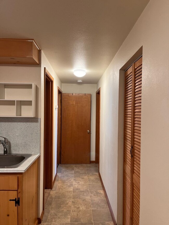 Building Photo - Spacious North Tacoma waterfront Unit with...