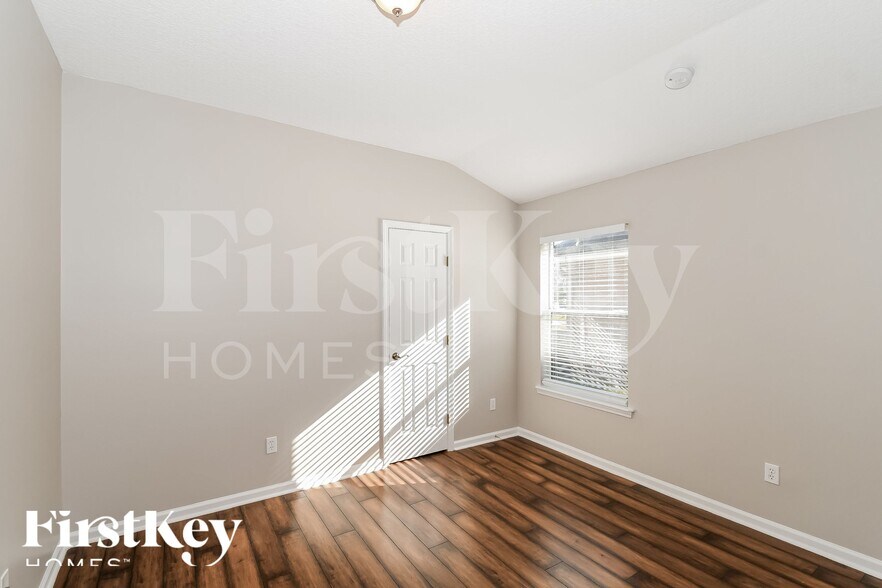 Building Photo - 652 Reflection Cove Rd