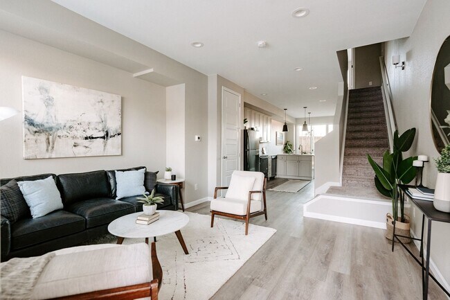 Primary Photo - Gorgeous Townhome near Edgewater!
