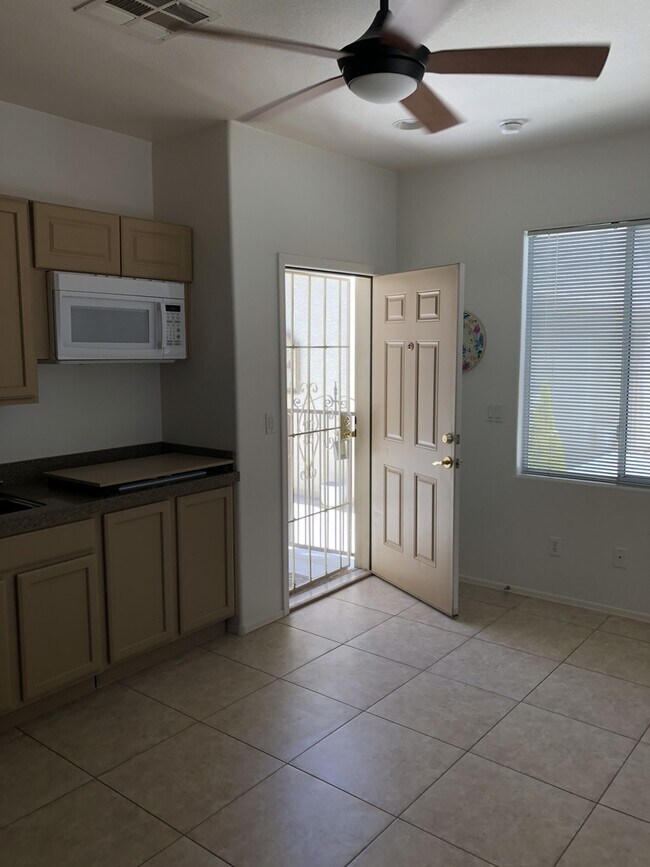 Building Photo - Stunning 3 bedroom 3 bath with Guest House in Sun City Anthem for 55+!