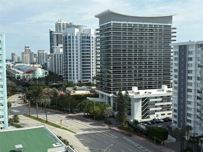 Building Photo - 5750 Collins Ave