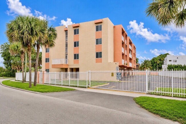 Building Photo - 2400 NW 16th St Rd