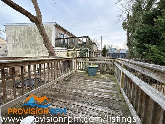 Building Photo - 211 Clay St