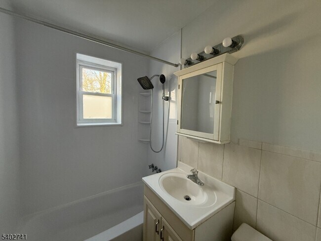 Building Photo - 35 S Willow St