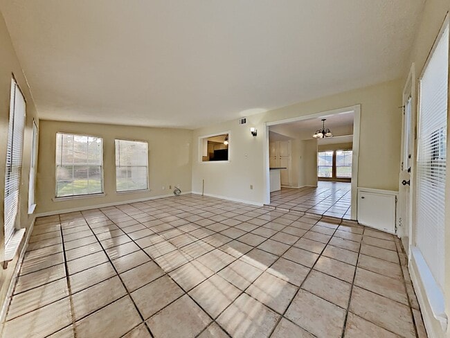 Building Photo - 18007 Autumn Trails Ln