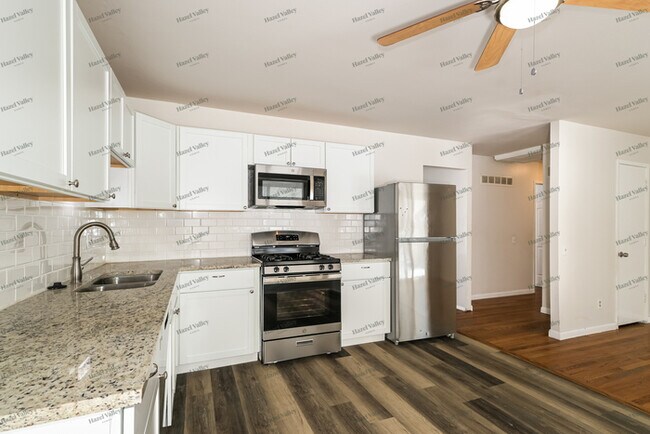 Building Photo - 760 Sherwood Dr