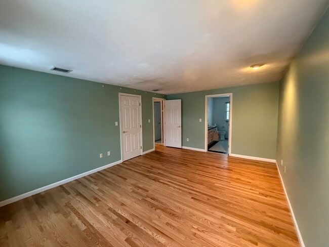 Building Photo - 25 Wren Terrace