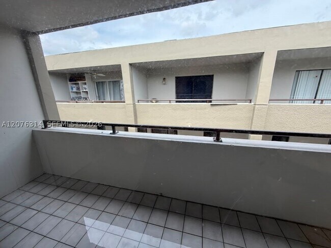 Building Photo - 5 Olive Dr
