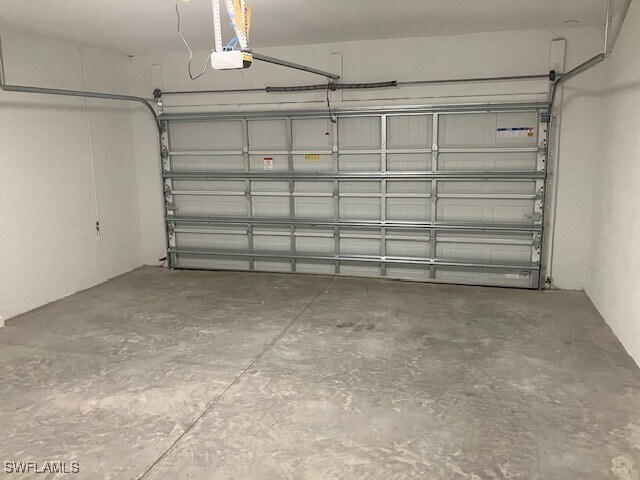 Building Photo - 13924 Hunter Oak Dr