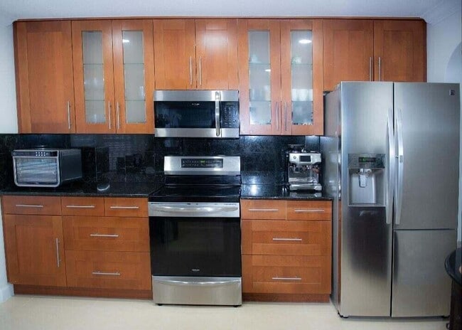 Building Photo - 6125 NW 40th St