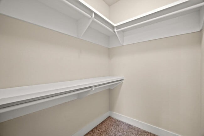 Building Photo - 99 Grande Pointe Cir