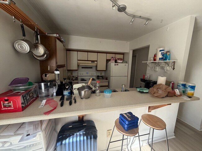 Building Photo - Claytor Square Condo – Prime Blacksburg Location