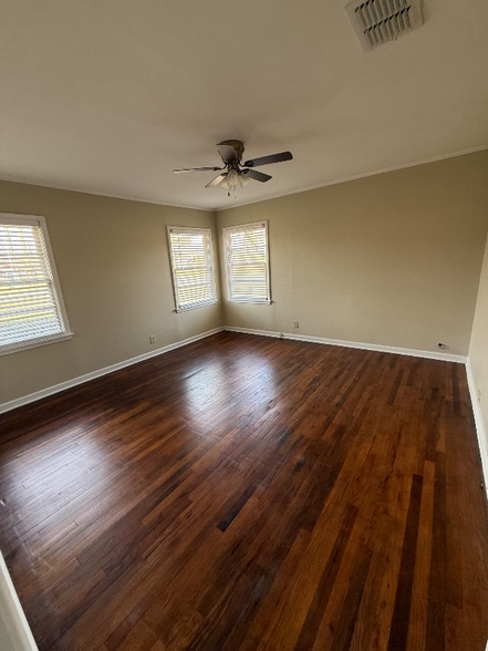 Building Photo - 212 Skyline Dr