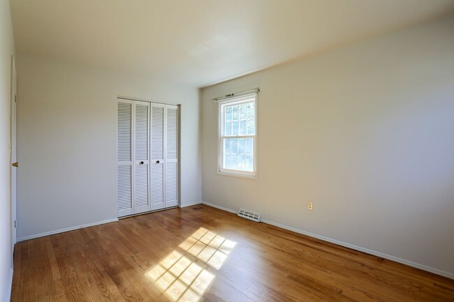 Building Photo - 332 Deerfield Rd
