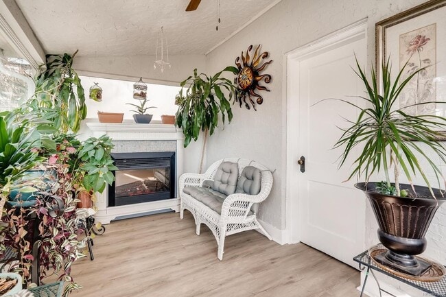 Building Photo - High End Remodel Near RiNo