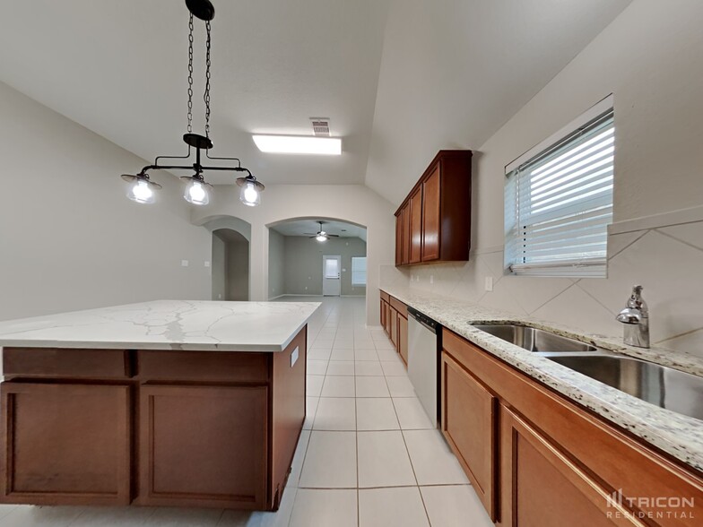 Building Photo - 13702 Sun Bear Ct