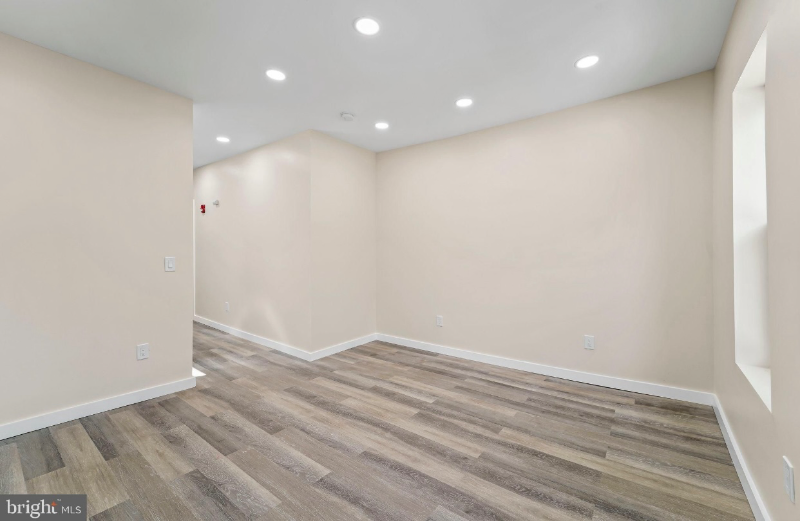 Building Photo - 335 Spring St