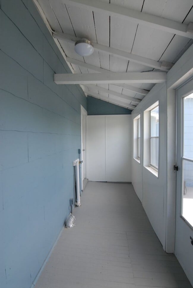 Building Photo - APPLICATIONS PENDING! Charming blue renova...
