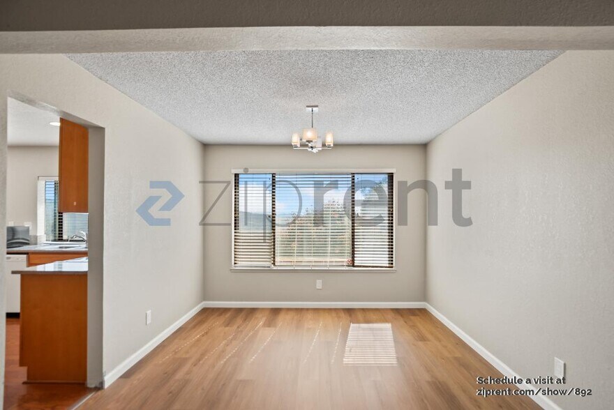 Building Photo - 3700 Hidden Springs Ct