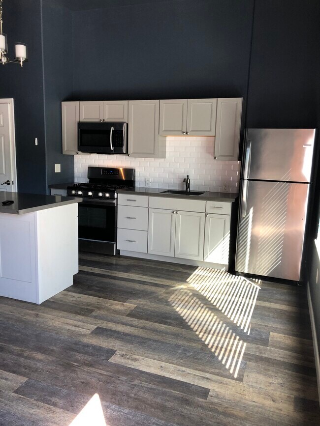 Building Photo - 2075 Baldwin Ave