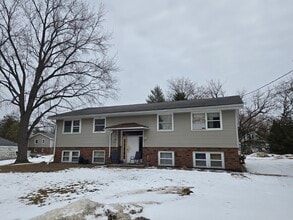 Building Photo - 582 Lincoln St