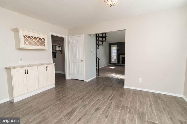 Building Photo - 239 Oakridge Dr