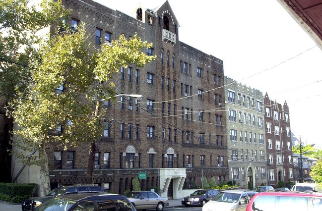 Building Photo - Gloria Gables