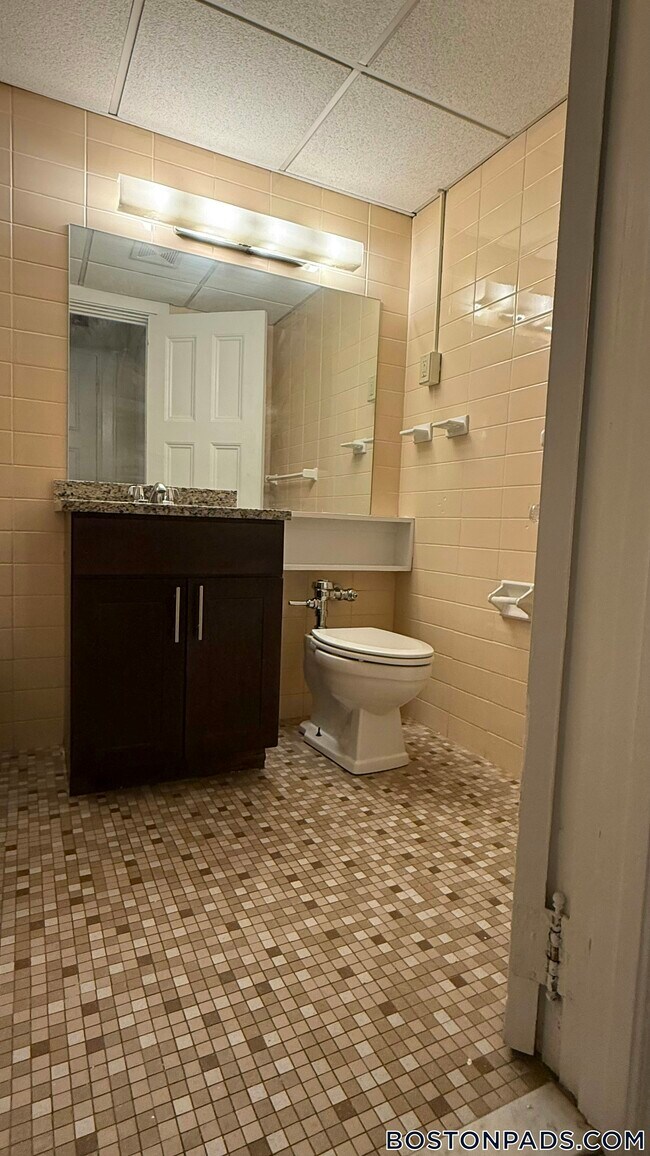 Building Photo - 62 Boylston St