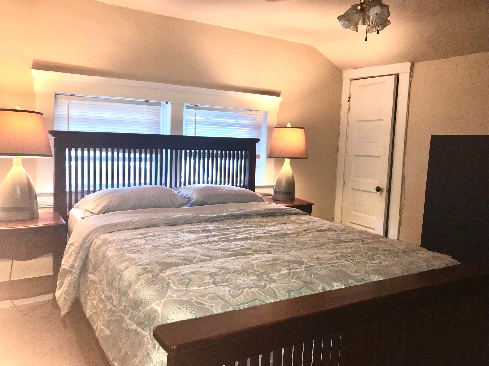 Building Photo - 1483 E 118th St