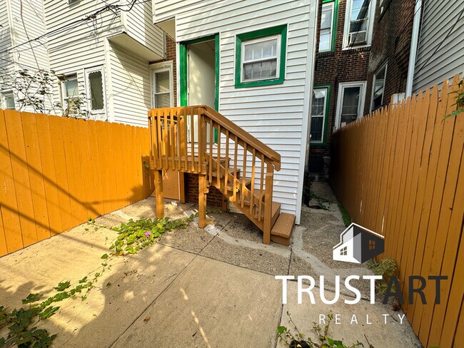 Building Photo - 3 bedroom House in Olney Oaklane, Philadel...