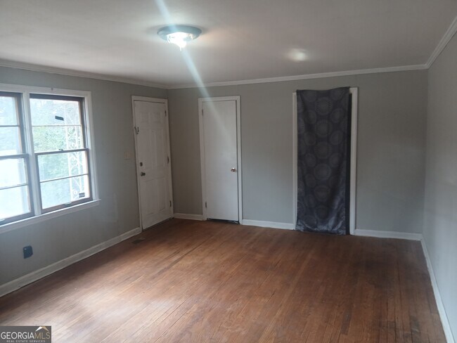 Building Photo - 1387 Dewey St