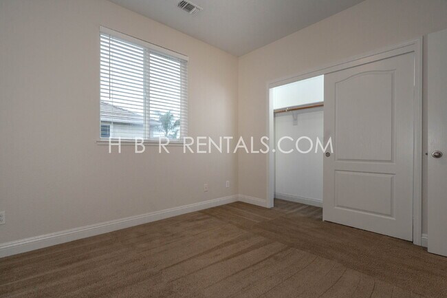 Building Photo - MANTECA RENTAL 4 BEDROOM OUTDOOR PIZZA OVEN in beautiful rear yard