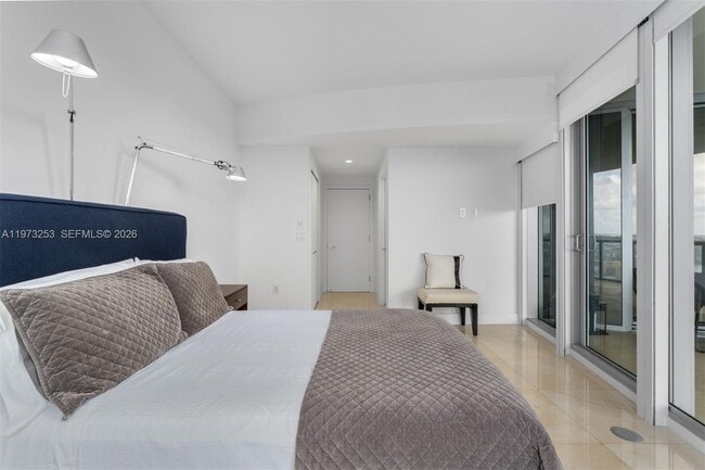 Building Photo - 17121 Collins Ave