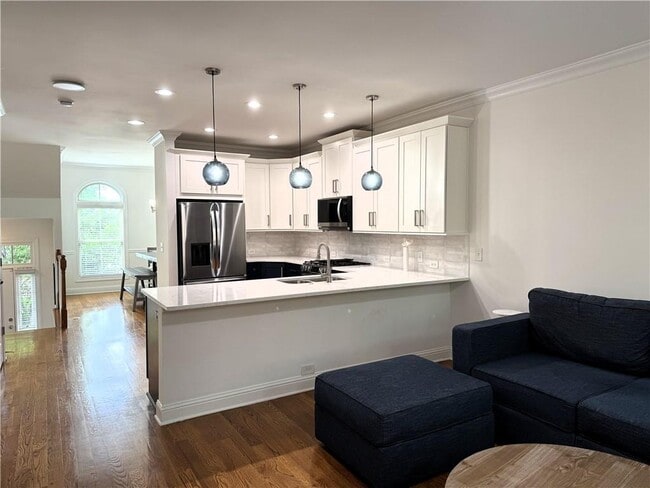 Building Photo - 4858 Lamoyne Ln