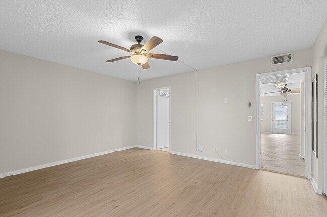 Building Photo - 3013 Wolverton E