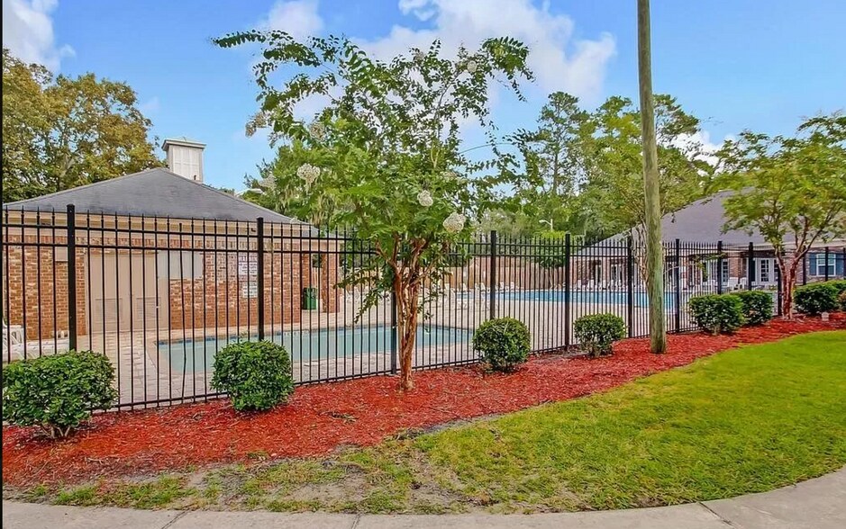 Georgetown community amenities - 110 W White Hawthorne Dr